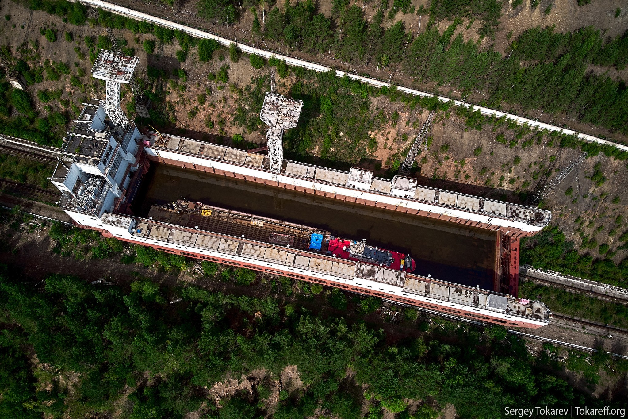 Looking down into the basin from above. Photo: Sergey Tokarev