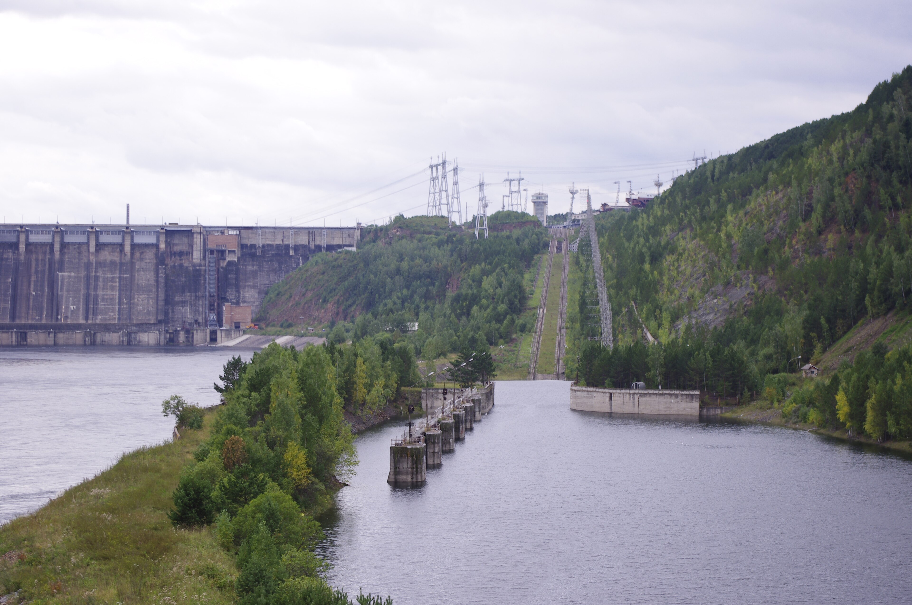 The lower approach channel, where the track runs into the river