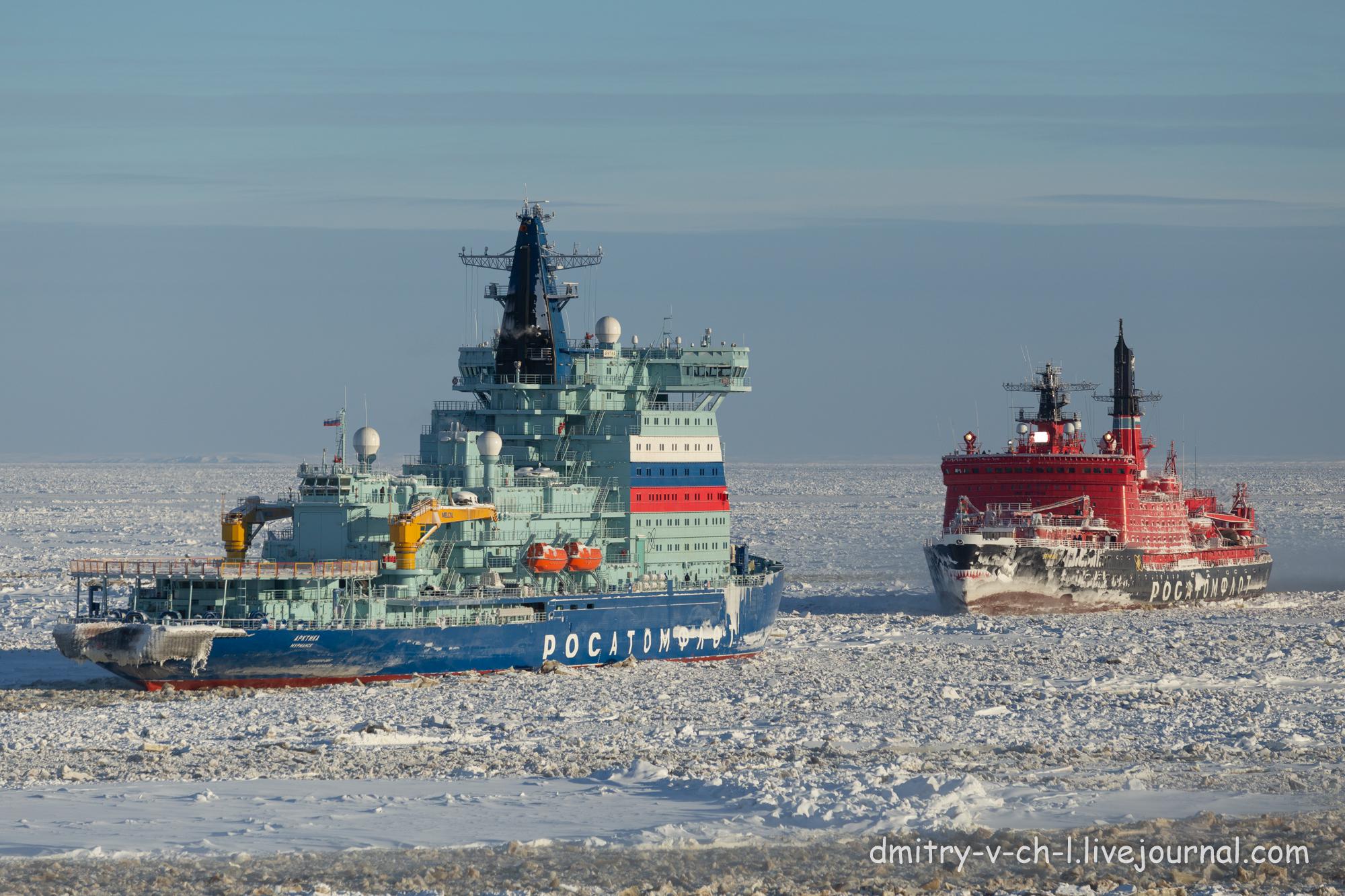 A Project 22220 ship ahead of one of the older red icebreakers