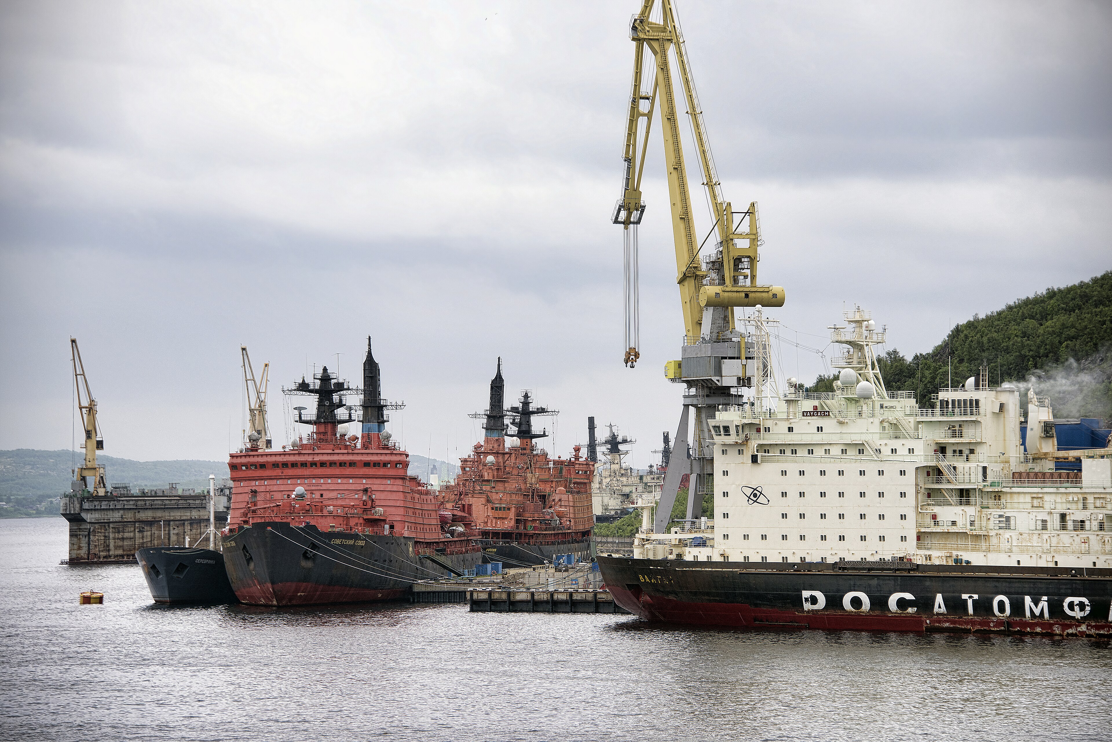 Yamal and other icebreakers at Atomflot's base in Murmansk